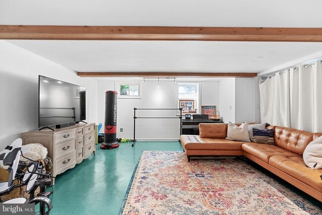 Building Photo - 521 S. Nursery Ave.