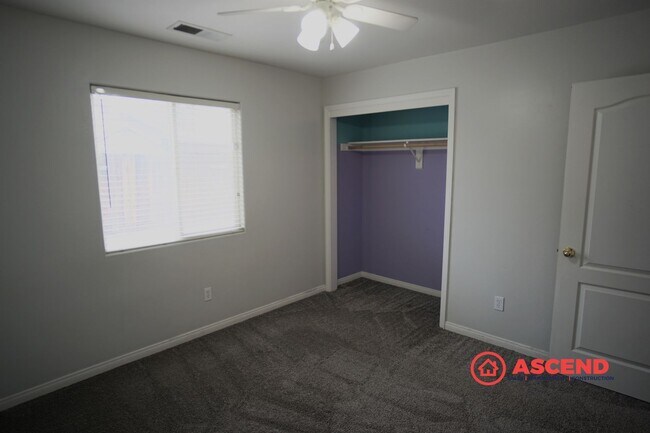 Building Photo - Beautiful Home in Northwest Bakersfield!