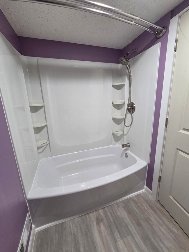 Building Photo - 2 bedroom Single Family