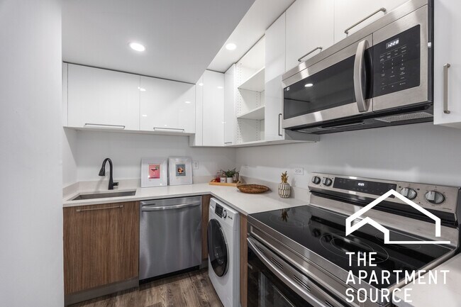 Building Photo - 941 W Carmen Ave