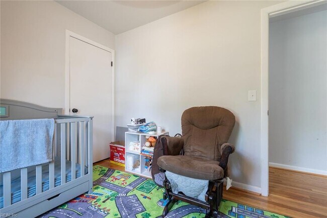 Building Photo - 1217 Lakeview Dr