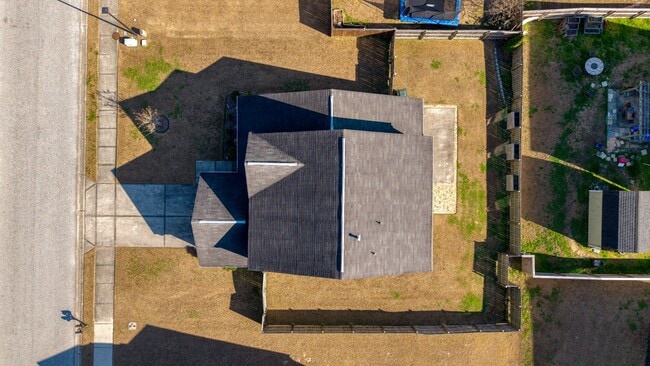 Building Photo - 1