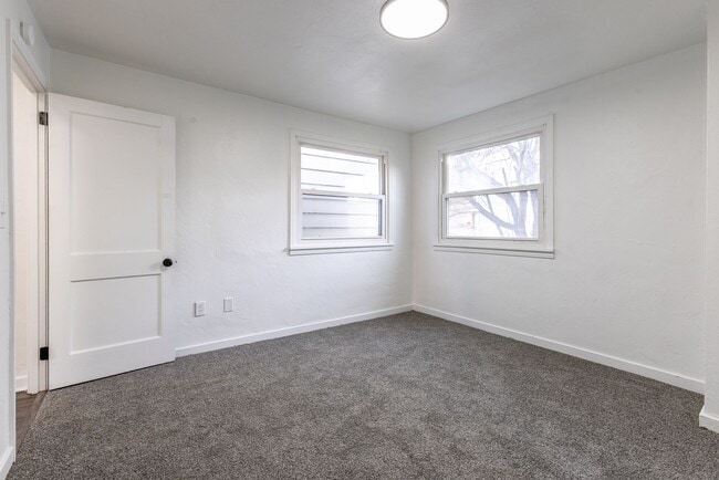 Building Photo - Available April 2026 - COMPLETELY RENOVATED 2 Bedroom Home