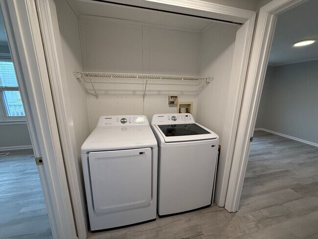 Building Photo - Waterfront Gem with amazing views!