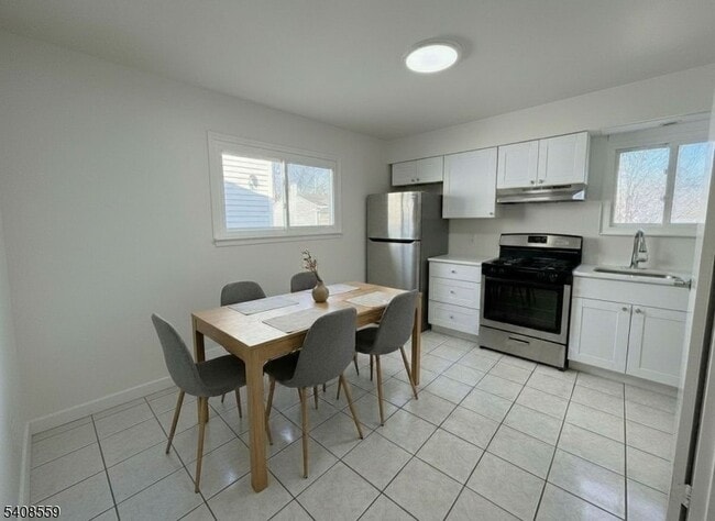 Building Photo - 260 Everett Rd