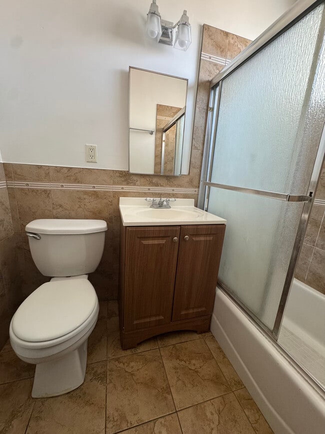 Bathroom - 1010 Thompson Ave