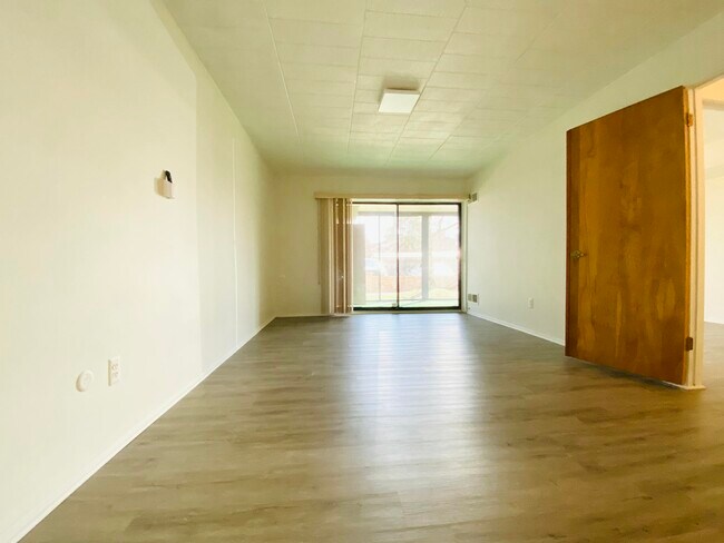 Building Photo - 18220 University Park Dr