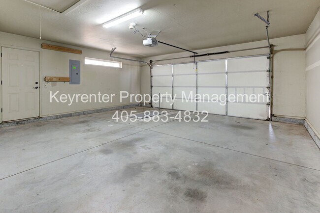Building Photo - * * * $250 Move-in Special * * * Charming 3-Bedroom / 2-Bathroom Home! * * * $250 Move-in Special...