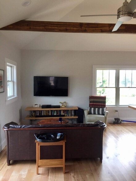 Building Photo - 19 5th Ave