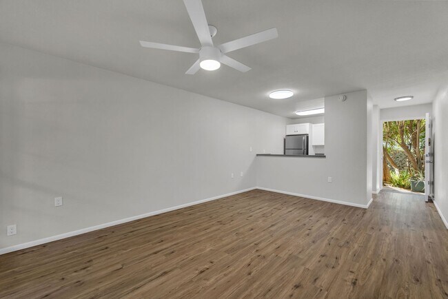 Building Photo - Fully Remodeled 2-Bedroom, 2-Bath Condo – Keonekai Villages #27-105
