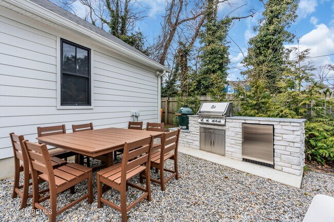 Building Photo - 2017 5th Ave