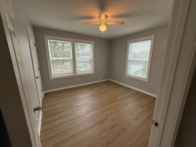 Building Photo - Great Rossville Home