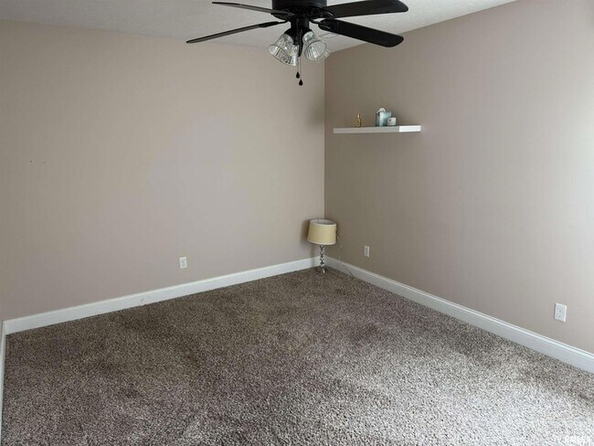Building Photo - 911 Boxwood Ct