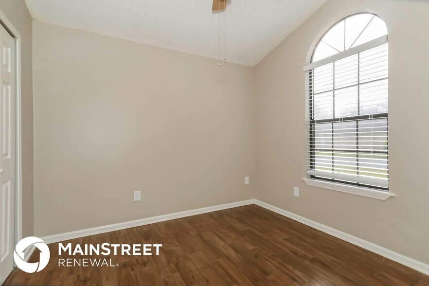 Building Photo - 9845 Paddlewheel Dr W