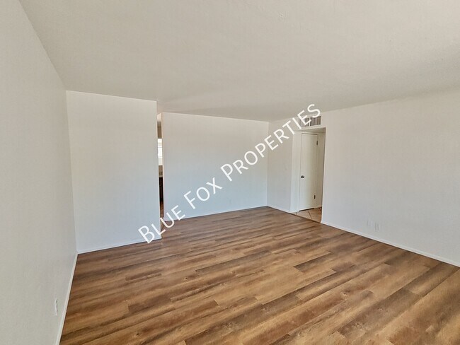 Building Photo - 3857 E Edison Pl