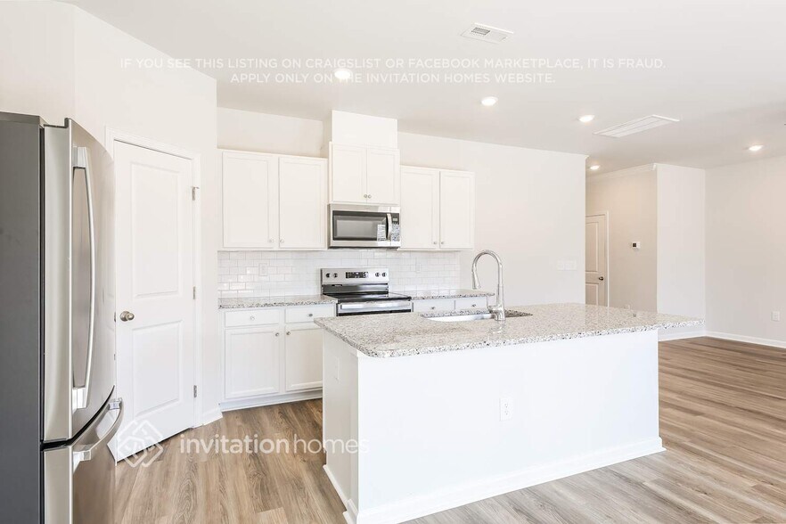 Building Photo - 3996 Zepelin Wy