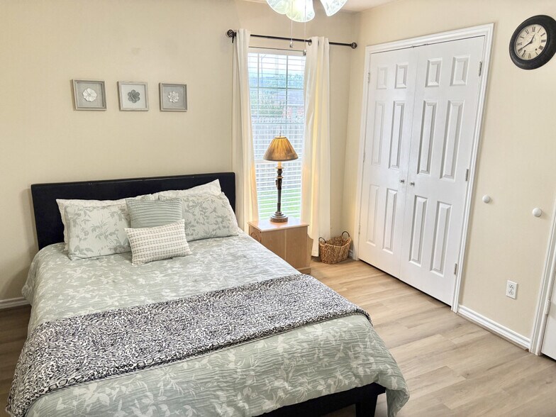 Building Photo - 2015 Colgate Dr