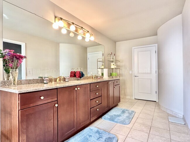 Building Photo - Spacious 4-Bed Colonial in Troy’s Stone Ha...