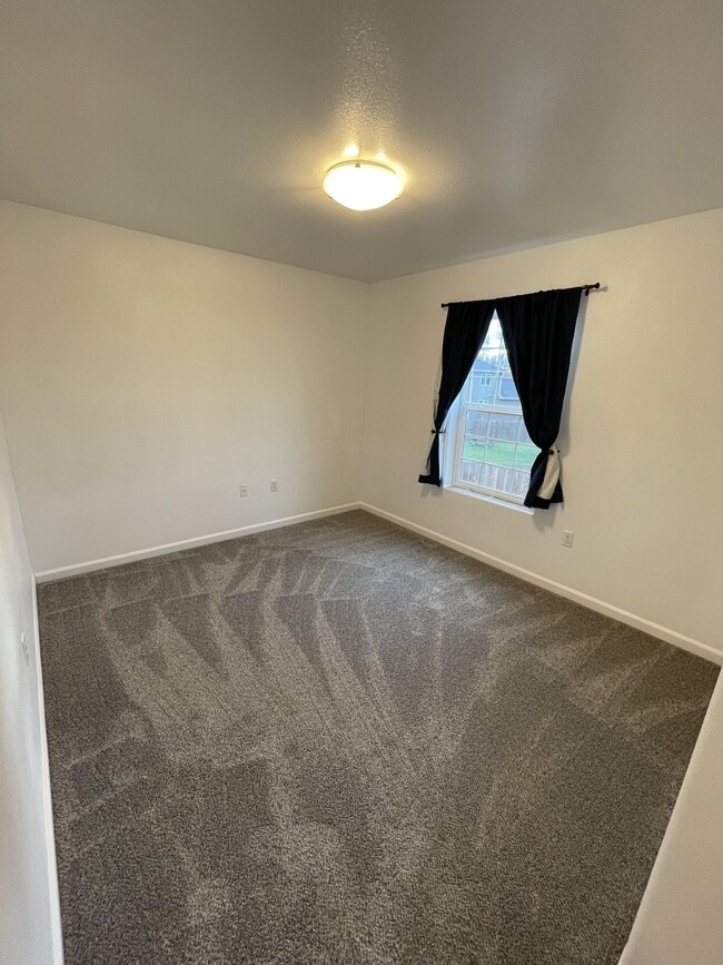 Building Photo - 2149 S Valley Loop