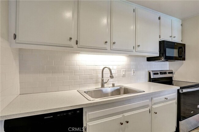 Building Photo - 611 S Prospect Ave