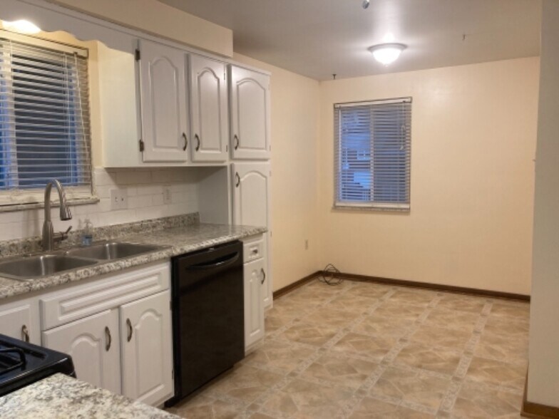 Building Photo - 110 Schars Ln