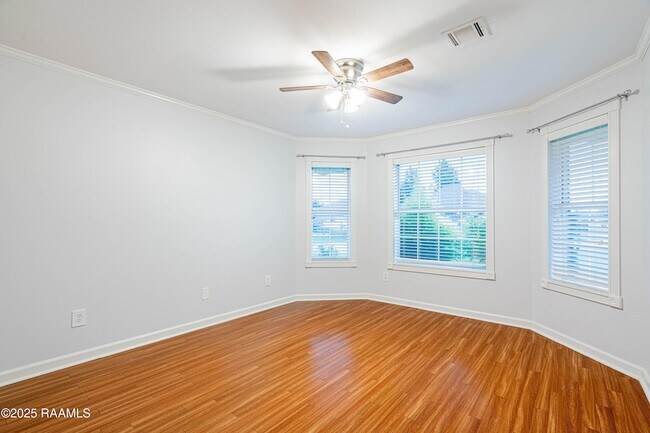 Building Photo - 213 Longleaf Dr