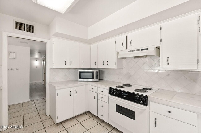 Building Photo - 6839 E Montecito Ave