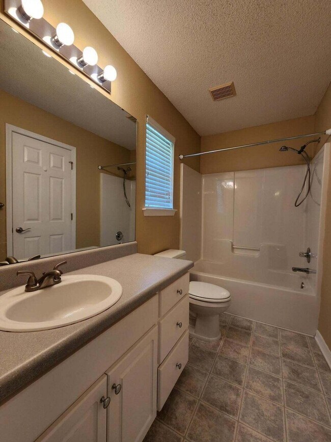 Building Photo - 2359 Heritage Cir