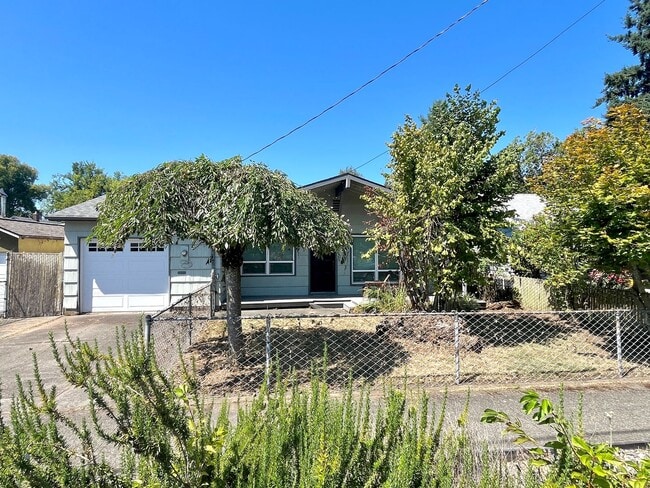Primary Photo - Arbor Lodge Bungalow with Hardwoods, Attac...