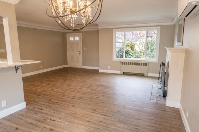 Building Photo - 4Bd/2.5Ba Seattle House