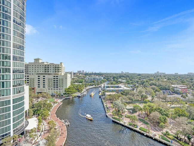 Building Photo - 411 N New River Dr E