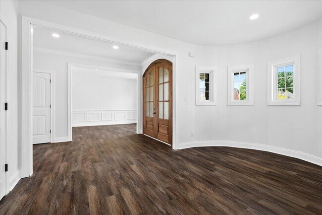Building Photo - 413 Weston Park