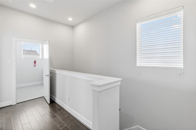 Building Photo - 1509 Elgin St