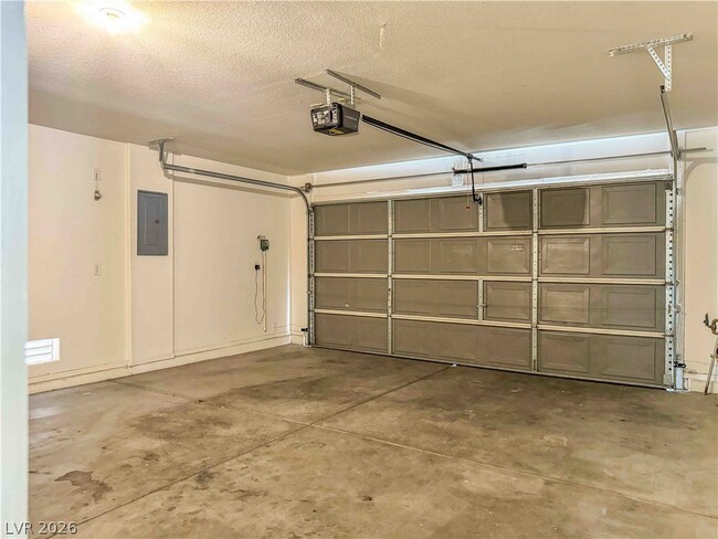 Building Photo - 10633 Foggy Glen Ave