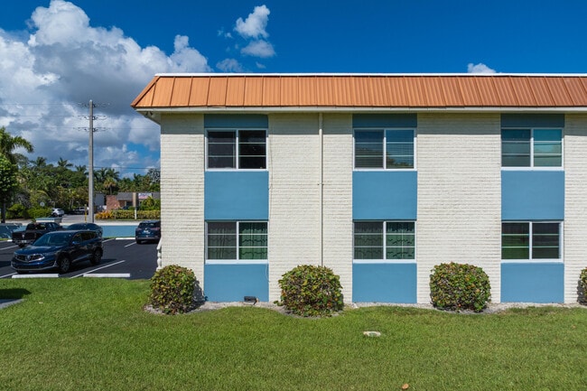 Building Photo - 9 NE 19th Ct