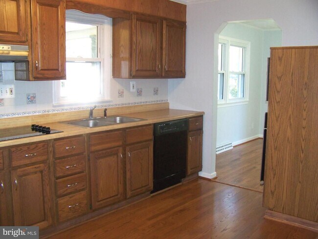 Building Photo - All One Level Living La Plata