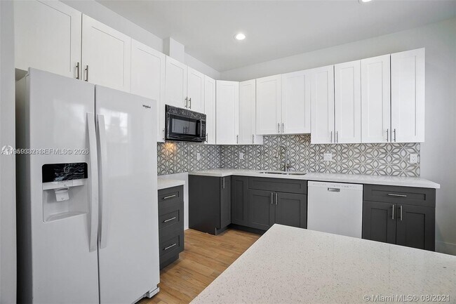 Building Photo - 711 N L St