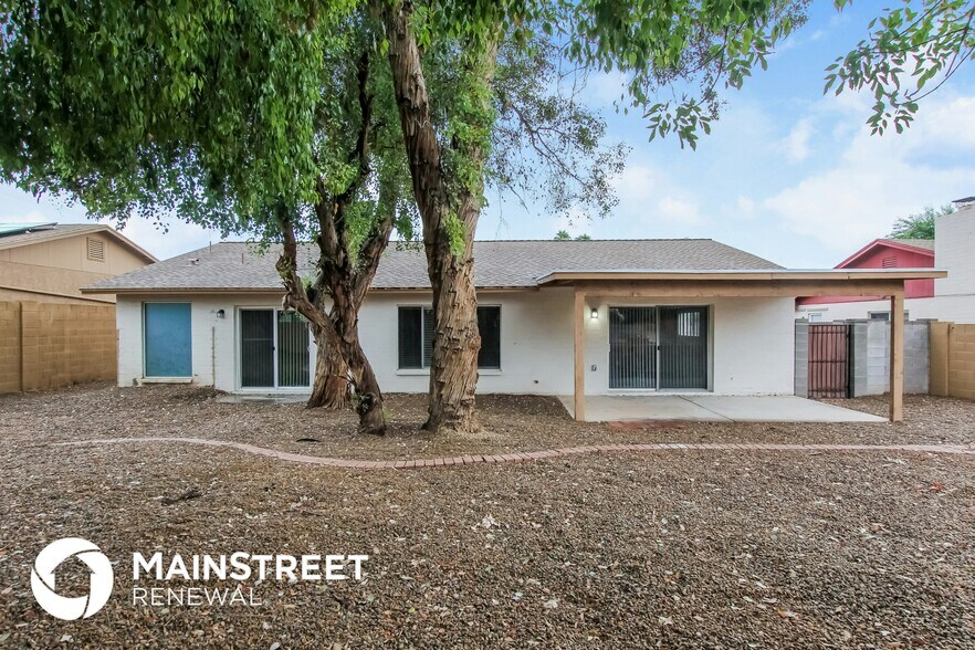 Building Photo - 2414 W Redfield Rd