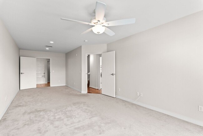 Building Photo - Walkable Little Italy Living – 3BR/3BA with Gated Parking