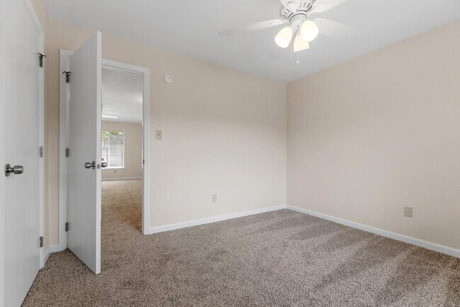 Building Photo - 2188 Claremont Ln