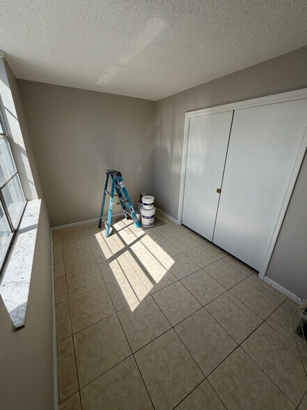 Building Photo - 3910 Crystal Lake Dr