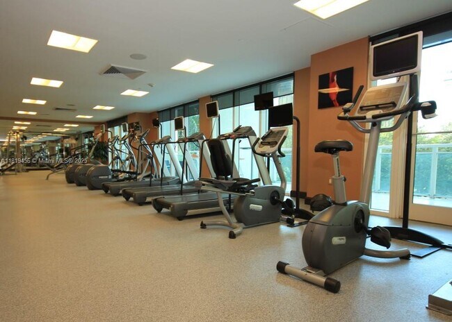 Building Photo - 950 Brickell Bay Dr