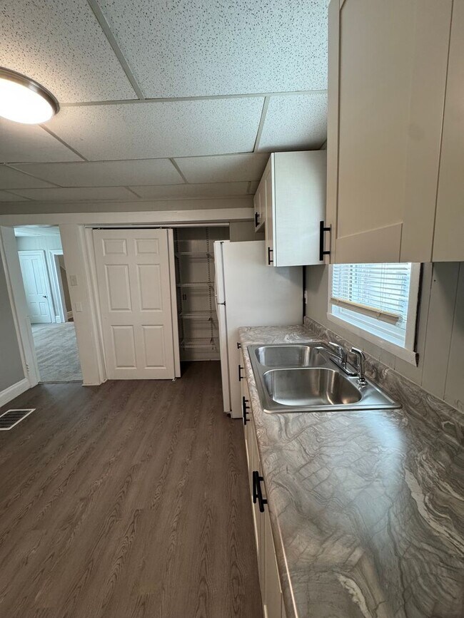 Building Photo - Spacious Four Bedroom House Close to Downtown Lafayette!