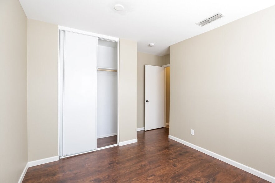 Building Photo - 11818 W Corrine Dr