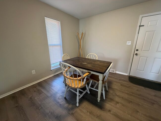 Building Photo - 203 Wheaton Ct