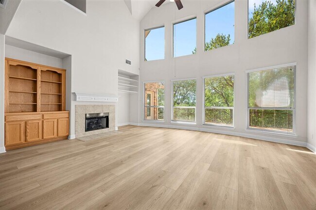 Building Photo - 6819 Chalk Hill Dr