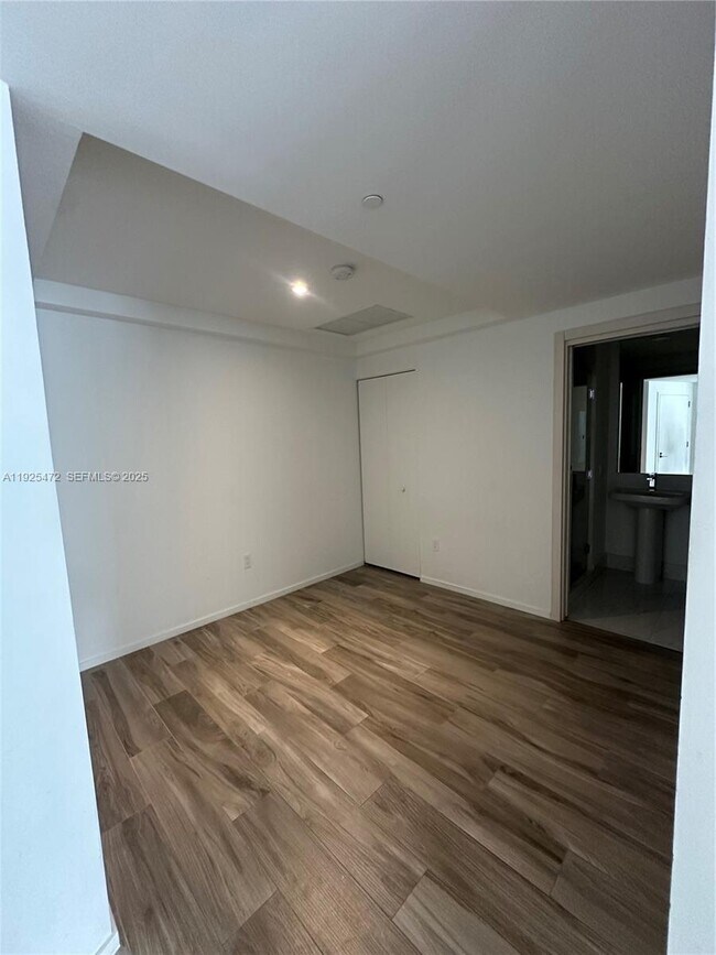 Building Photo - 801 S Miami Ave