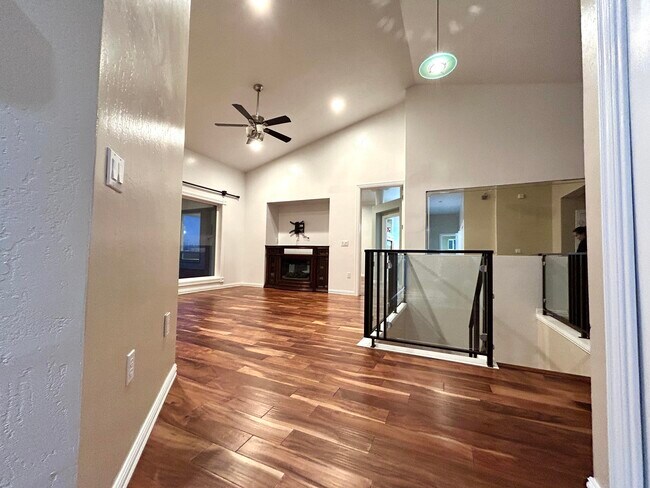 Building Photo - 1001 Pinzon St NW