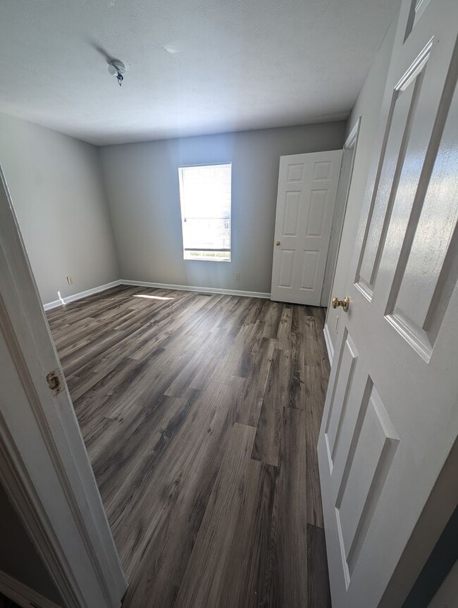 Building Photo - Quiet 2 bed 2 bath duplex home in Franklin!