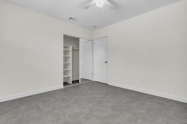 Building Photo - 4824 Benito St